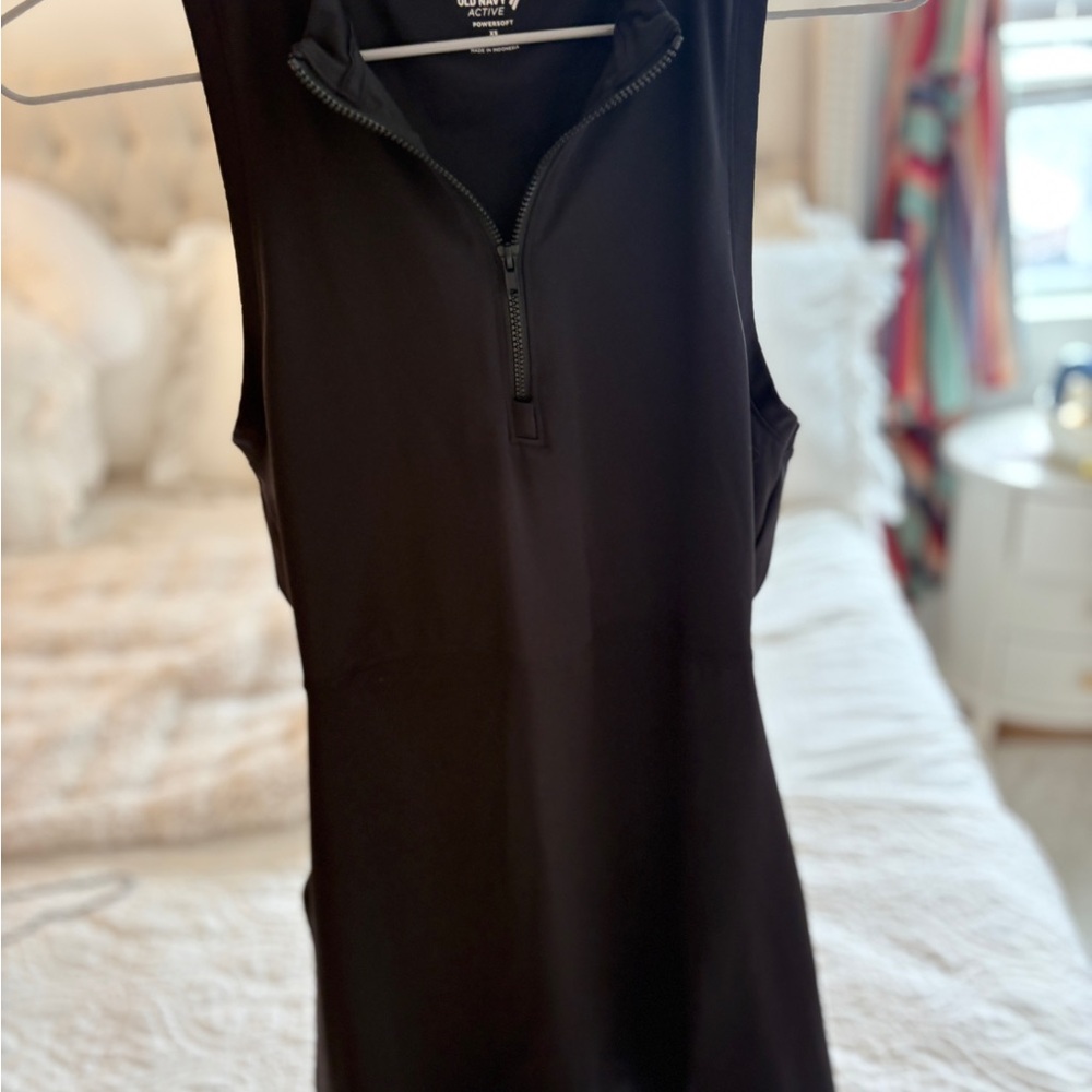 Old Navy Active Black Zip-Up Drsss